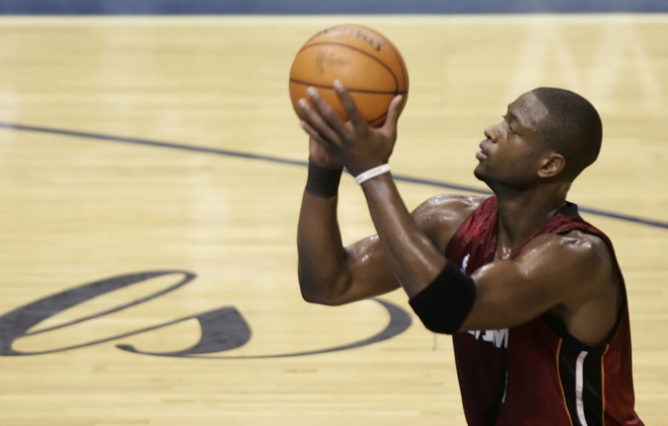 奇异果体育赛程-阿里纳斯：韦德每个休赛期都能学到新的东西 这就是赢家该做的